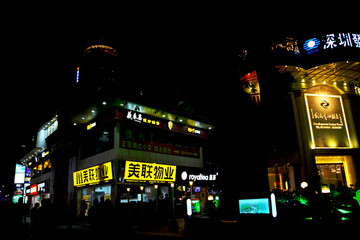 深圳街头店铺夜景