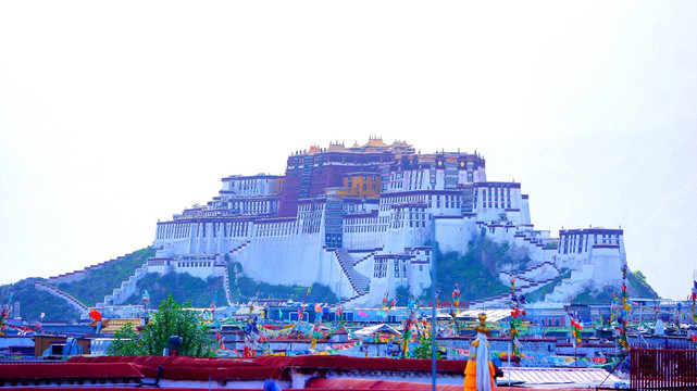 西藏拉萨藏传佛教布达拉宫