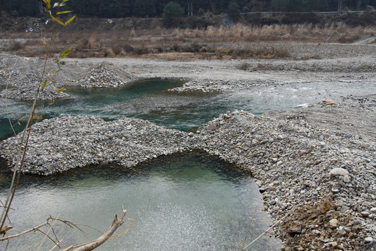 河沙石场