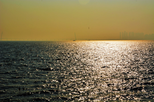 深圳湾夕阳海面