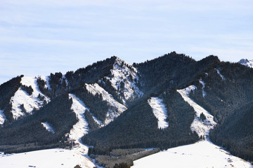 冰雪山峦