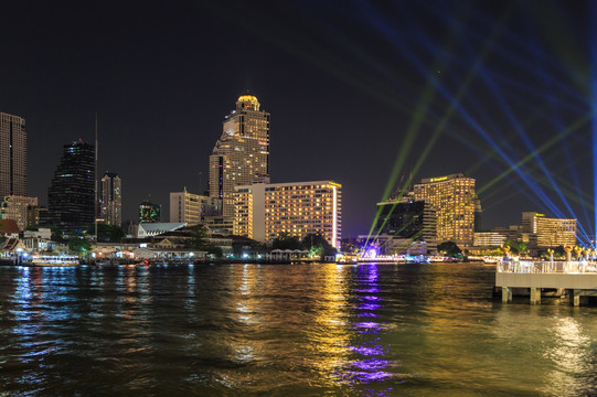 泰国湄南河夜景