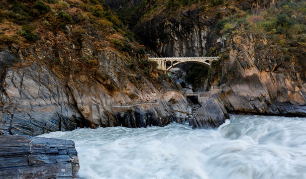 虎跳峡