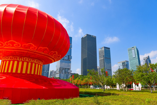 大红灯笼装饰的深圳市民中心