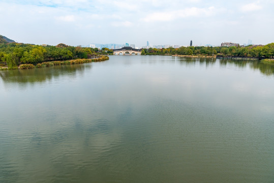 无锡蠡湖风景区的石塘桥