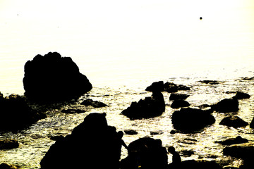 海边礁石夕阳风景