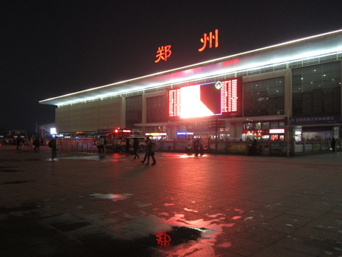 郑州火车站西广场夜景