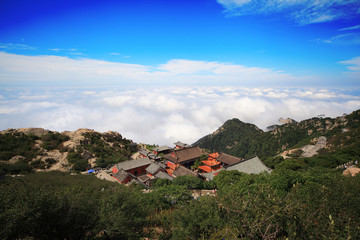 山东泰山云海之巅