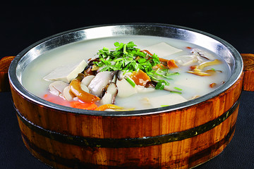 浓汤炖老豆腐