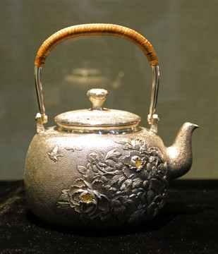白族手工茶壶