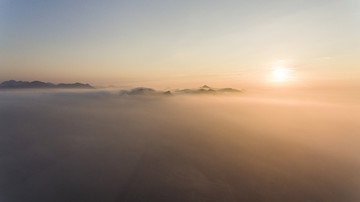 云海山峦