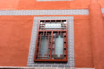 红墙门窗