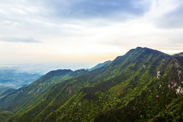 群山