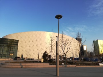 蓝天下的建筑