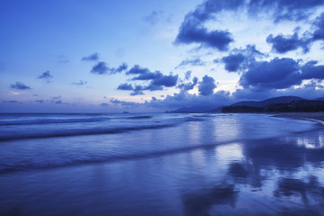 夜幕下的海滩