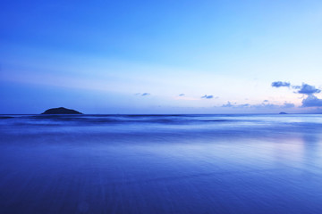宁静的大海与孤独的岛屿