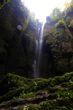 僰王山飞雾瀑