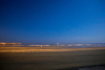海边的晚上