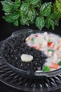 海鲜墨鱼汁烩饭