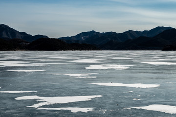 冰雪湖泊