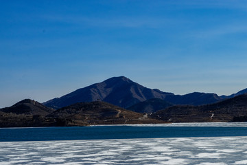 冰雪群山