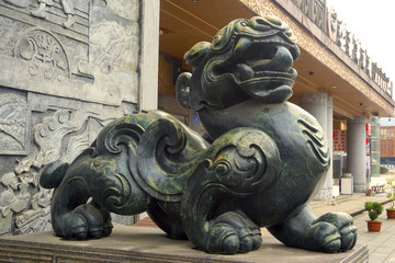 古朴铜狮雕塑