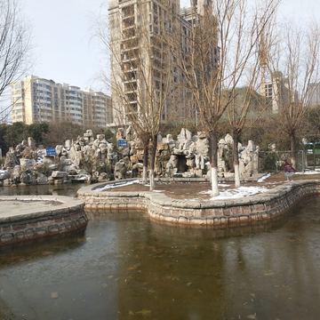 公园湖泊假山