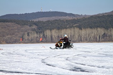 雪地摩托