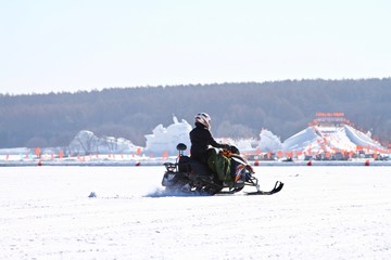 雪地摩托