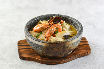 石锅鲜虾豆腐