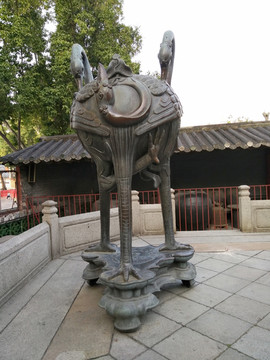 丹顶鹤雕像