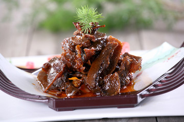 秘制红油鹿肉