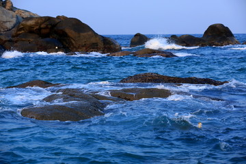 海洋蓝色礁石