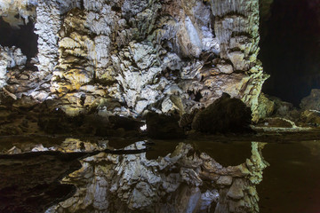 广西南宁武鸣伊岭岩溶洞风光