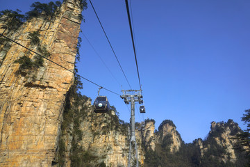 张家界森林公园险峻的天子山索道