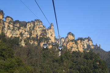 张家界森林公园险峻的天子山索道