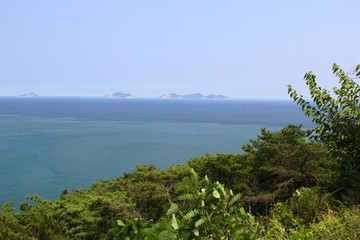 大连海边海景老人与海岛屿海洋石