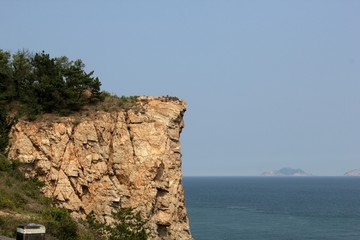 大连海边海景老人与海岛屿海洋石