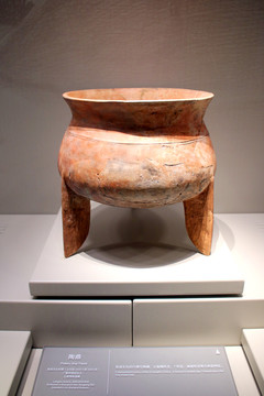 良渚文化时期陶鼎