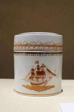 广彩航海图纹盖罐