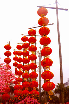 大红灯笼高高挂