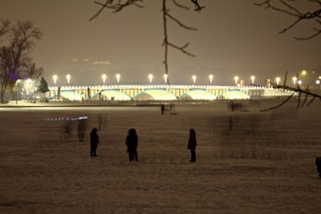 夜晚的南湖大桥