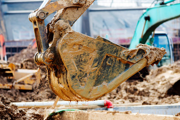 建筑工地上的挖掘机