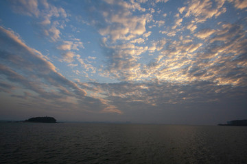 厦门岛日出朝霞满天