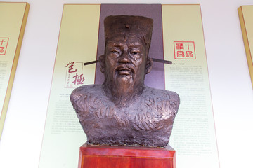 中国历史十大清官雕像包拯