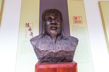 中国历史十大清官雕像陈希亮