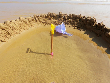 沙滩玩沙亲子游戏