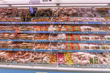 超市肉食冷藏区内景