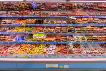 超市肉食冷藏区内景