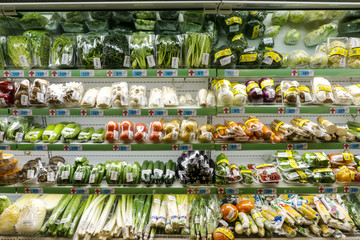 超市冷藏蔬菜区内景